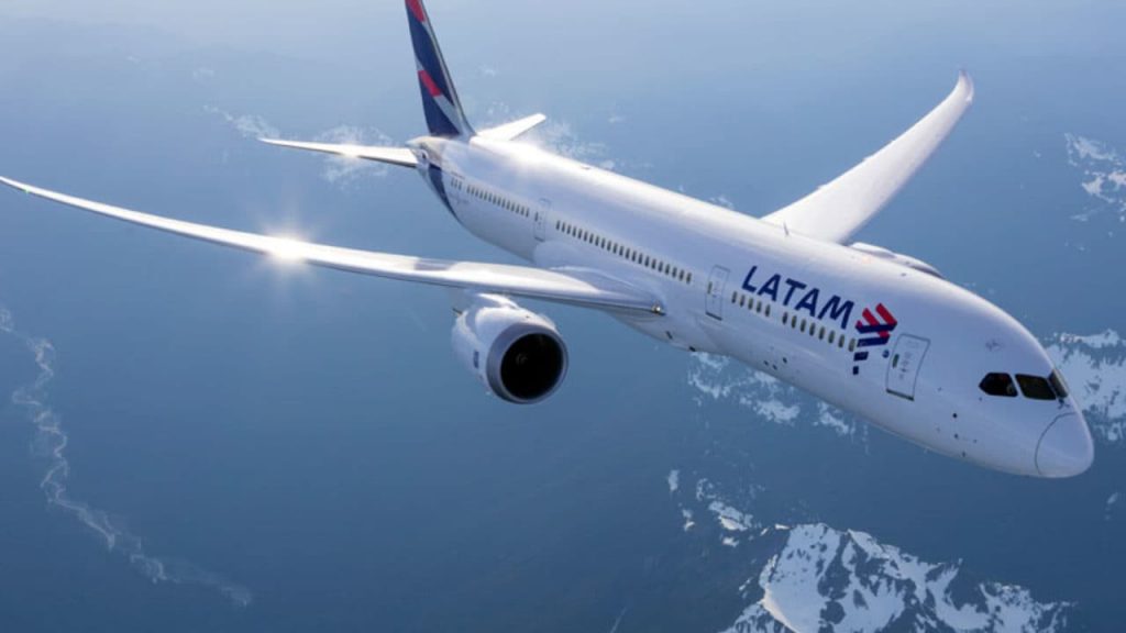 avion-latam-airlines